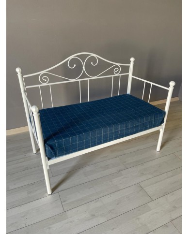 Divano letto baby Valentina in ferro battuto artigianale, ideale per camerette e piccoli spazi Divano letto baby Valentina in ferro battuto artigianale, ideale per camerette e piccoli spazi