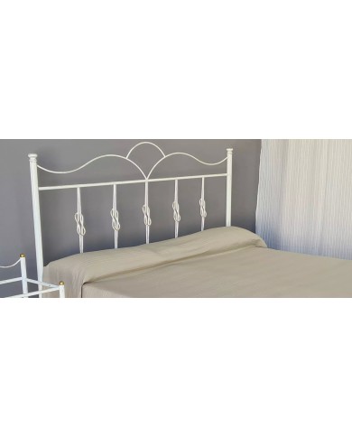 Letto Matrimoniale in Ferro Battuto Fiocco con Giroletto (senza pediera) Letto Matrimoniale in Ferro Battuto Fiocco con Giroletto (senza pediera)