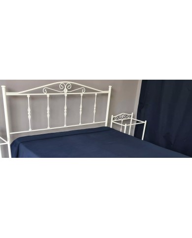 Letto Matrimoniale Ferro Battuto Damasco con Giroletto | AESSEGI Letto Matrimoniale Ferro Battuto Damasco con Giroletto | AESSEGI