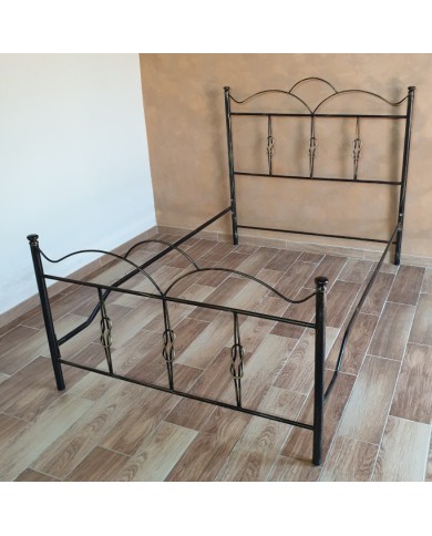 Letto una Piazza e Mezza in Ferro Battuto Fiocco | AESSEGI Letto una Piazza e Mezza in Ferro Battuto Fiocco | AESSEGI