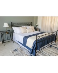 Letto matrimoniale artigianale "Rosa Anna" in ferro battuto, finitura Nero Opaco Satinato.