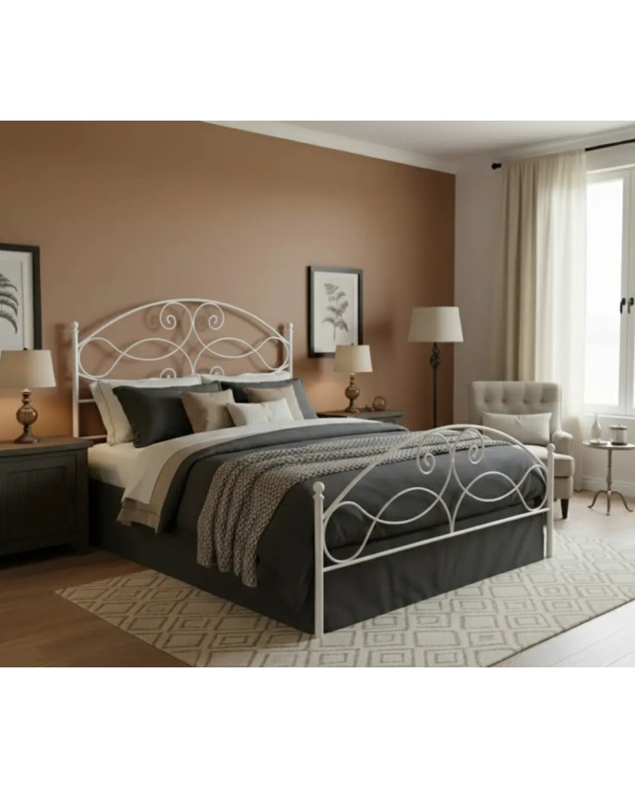 Letto matrimoniale artigianale "Gentjana" in ferro battuto. Design elegante e finitura bianco opaco.