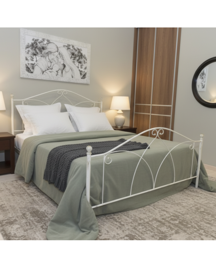 Letto matrimoniale "Denise" in ferro battuto artigianale. Linee sinuose, finitura Bianco e Oro.