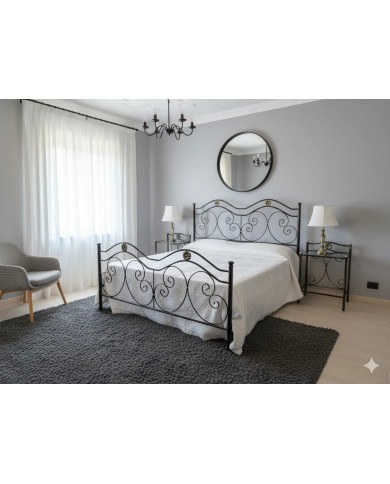 Letto matrimoniale artigianale "Laura" in ferro battuto. Linee sinuose in Nero e Oro.