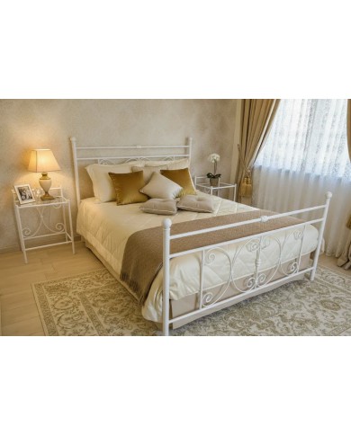 L'eleganza senza tempo del letto in ferro battuto "Mimosa". Finitura Avorio e dettagli in Oro che illuminano la tua camera