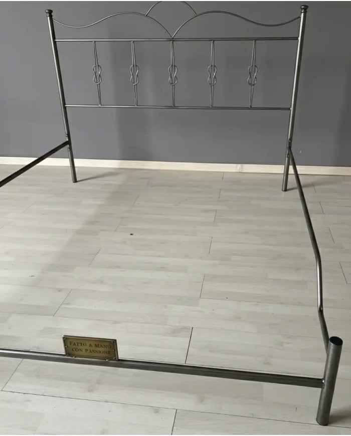 Letto Matrimoniale in Ferro Battuto Fiocco con Giroletto senza pediera