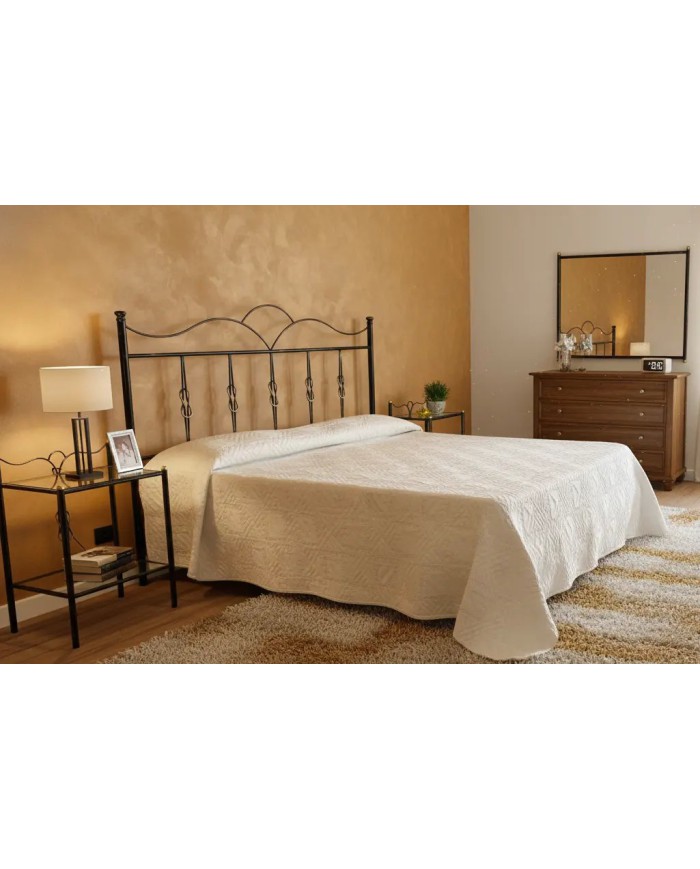 Letto Fiocco Nero/Oro (solo giroletto): design elegante con volute in ferro battuto e dettagli artigianali dorati.