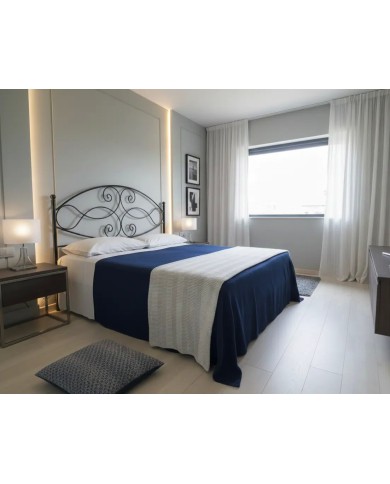 Letto Gentjana Nero Opaco (solo giroletto): eleganza in ferro battuto, linee essenziali e design 100% Made in Italy.