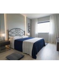 Letto Gentjana Nero Opaco (solo giroletto): eleganza in ferro battuto, linee essenziali e design 100% Made in Italy.