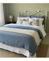 Letto Laura Bianco/Oro (solo giroletto): romanticismo artigianale in ferro battuto, dettagli decorativi in oro su sfondo bianco.