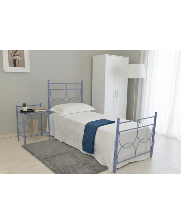 Letto singolo Marianne in ferro battuto artigianale, finitura Blu carta da zucchero RAL 5014, per rete 80x190 cm.
