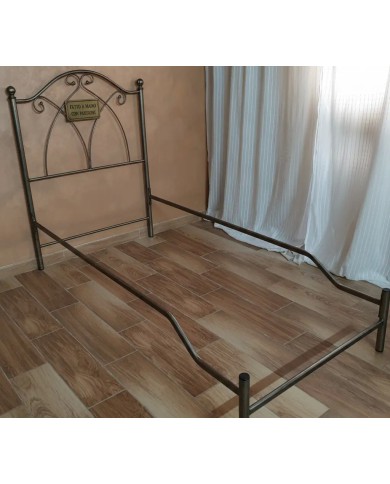 Testata letto singolo in ferro battuto Denise con giroletto