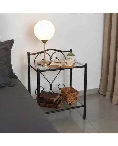 Comodino Sogno in ferro battuto artigianale, finitura Nero opaco, con doppio ripiano in vetro trasparente. Made in Italy.