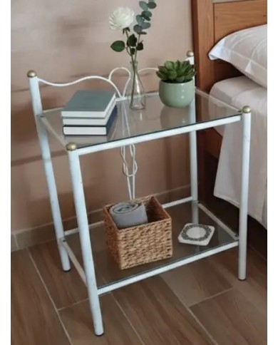 Comodino Fiocco in ferro battuto artigianale, finitura Bianco oro, con doppio ripiano in vetro. 100% Made in Italy.