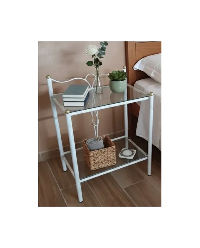 Comodino Fiocco in ferro battuto artigianale, finitura Bianco oro, con doppio ripiano in vetro. 100% Made in Italy.