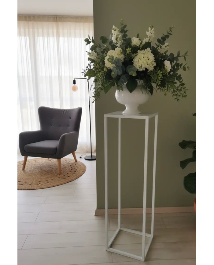 Portavasi artigianale in ferro battuto, finitura Bianco opaco. Alto 120 cm, perfetto per interni e terrazzi. Made in Italy.