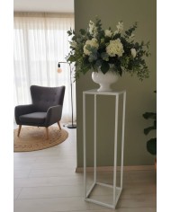 Portavasi artigianale in ferro battuto, finitura Bianco opaco. Alto 120 cm, perfetto per interni e terrazzi. Made in Italy.