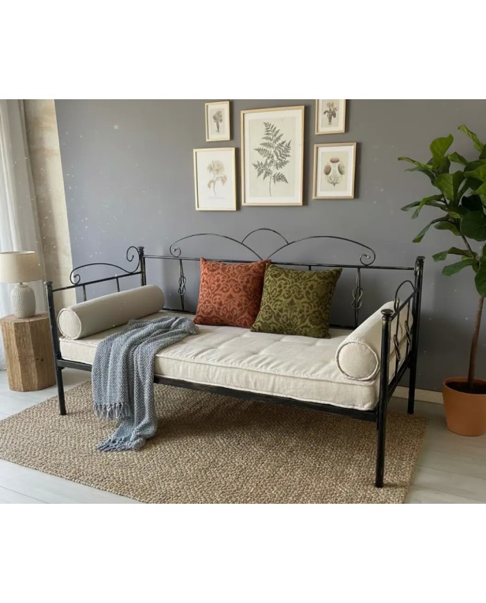 Il Divano Letto Nodo, artigianale Made in Italy. Elegante e pratico, personalizzabile in misure e in varie finiture.