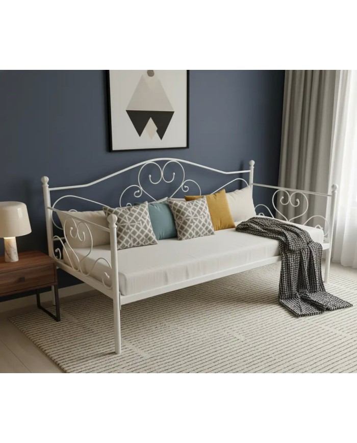 Sogno: Divano letto in ferro battuto artigianale. La finitura Avorio e Oro dona un tocco romantico e raffinato. Made in Italy.