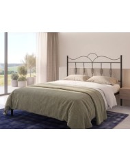Letto in ferro Fiocco con testata ondulata e decori a nodo. Struttura con rete a doghe integrata, design romantico e artigianale